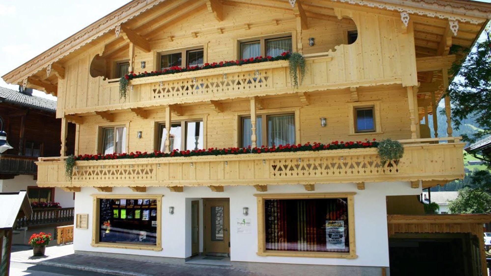 Das Gaestehaus Schneider Am Dorfplatz Alpbach Dış mekan fotoğraf