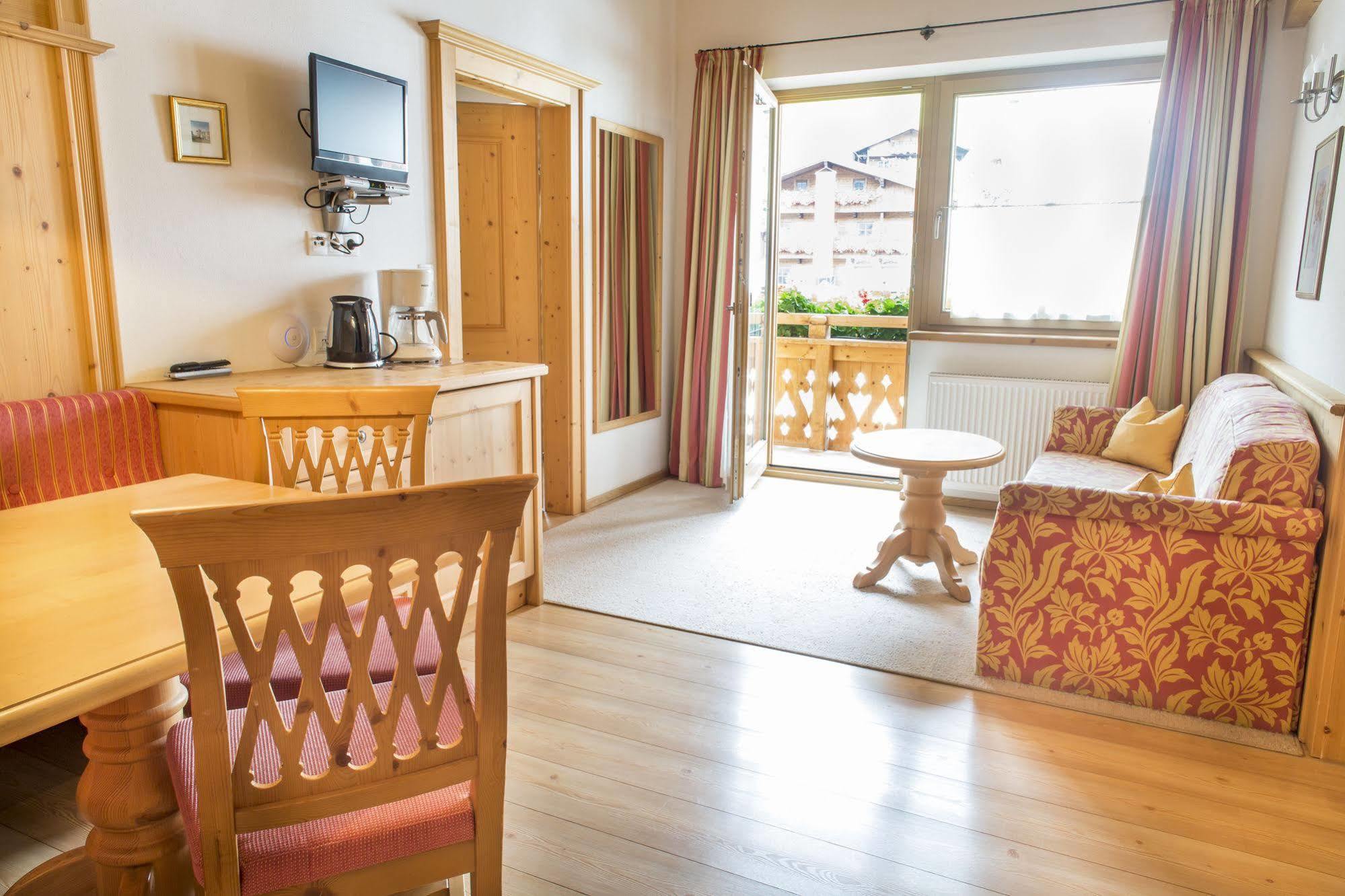 Das Gaestehaus Schneider Am Dorfplatz Alpbach Dış mekan fotoğraf