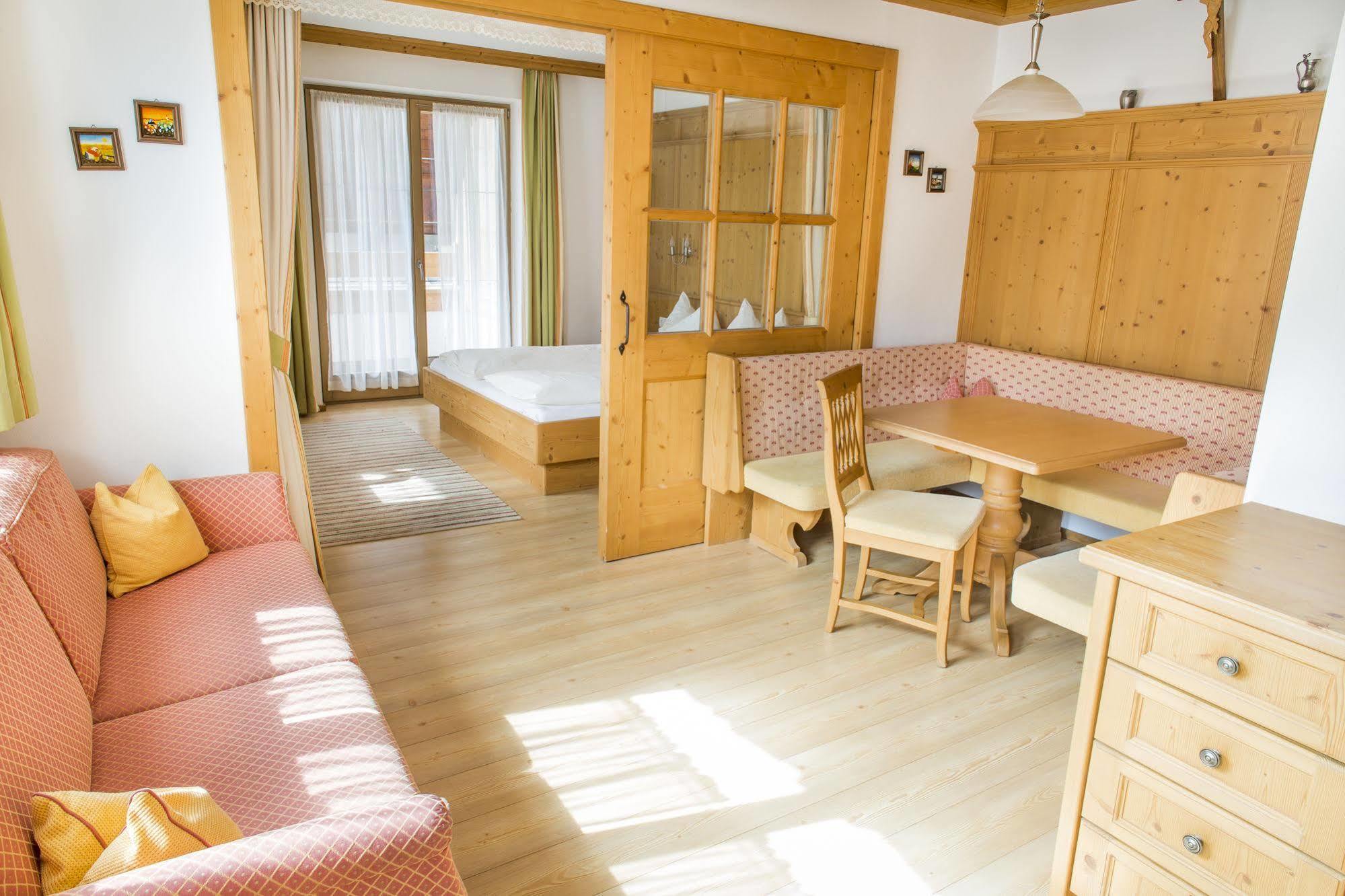 Das Gaestehaus Schneider Am Dorfplatz Alpbach Dış mekan fotoğraf