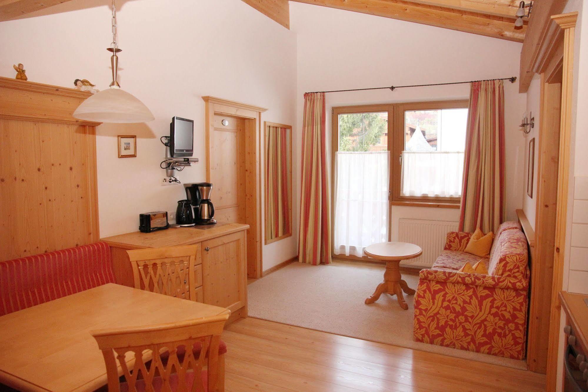 Das Gaestehaus Schneider Am Dorfplatz Alpbach Dış mekan fotoğraf