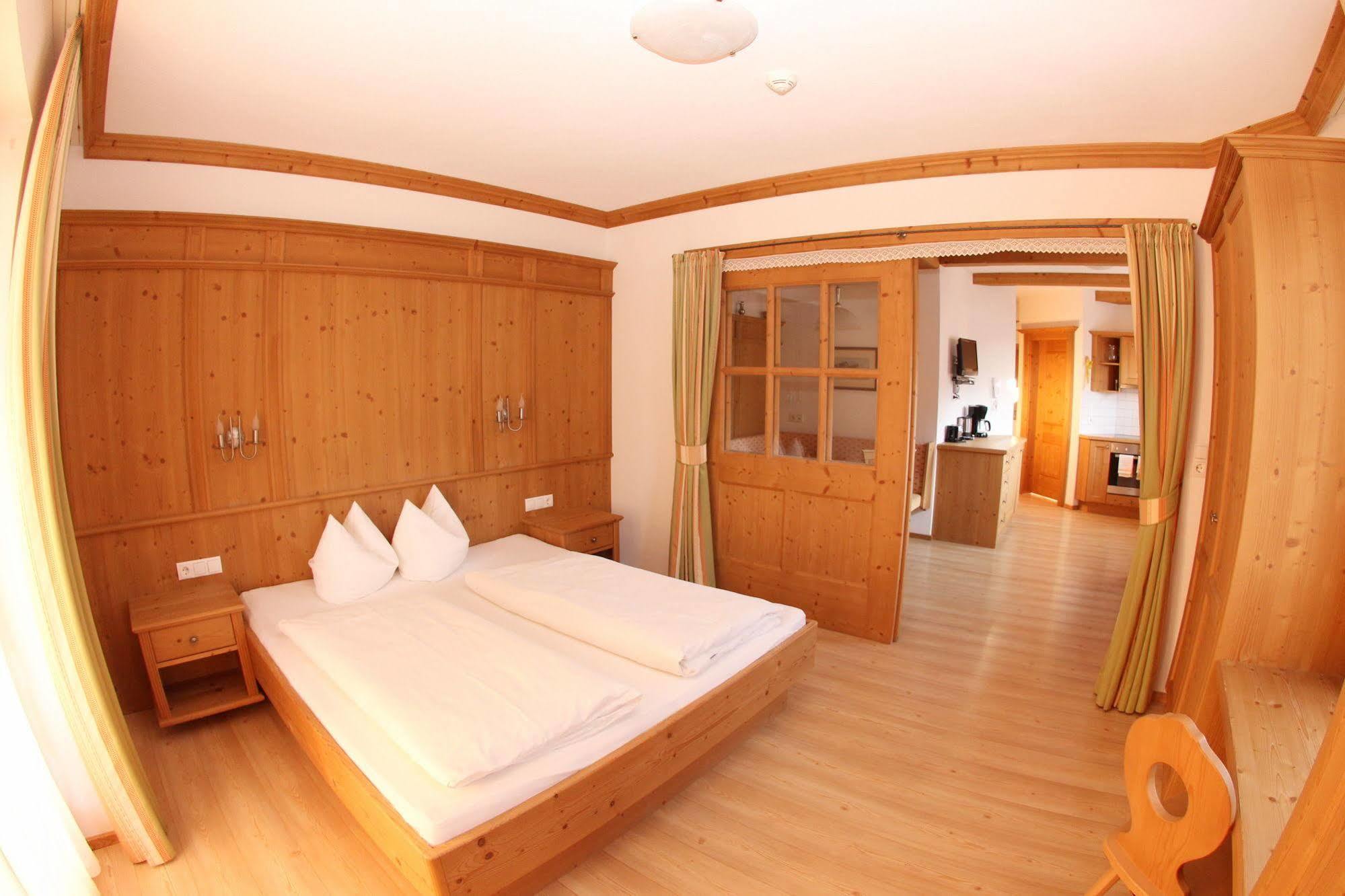 Das Gaestehaus Schneider Am Dorfplatz Alpbach Dış mekan fotoğraf