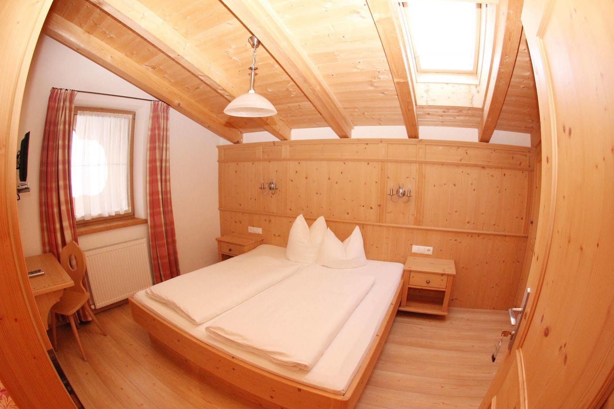 Das Gaestehaus Schneider Am Dorfplatz Alpbach Dış mekan fotoğraf